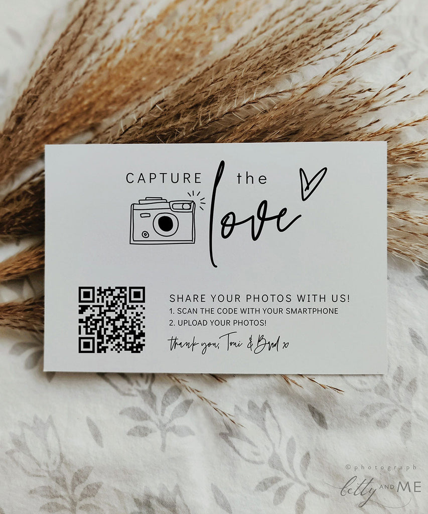Capture the Love QR code sign