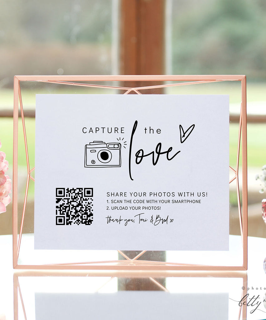 Capture the Love QR code sign