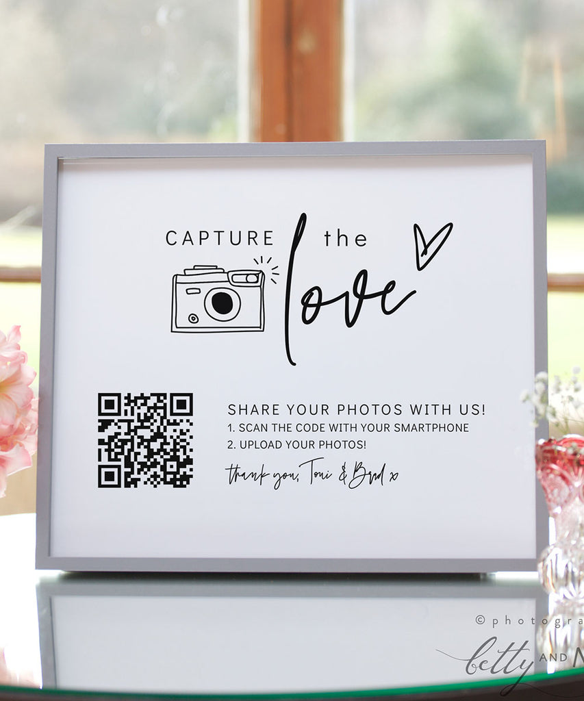 Capture the Love QR code sign