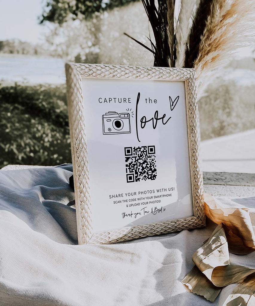 Share your photos Capture the Love QR code sign